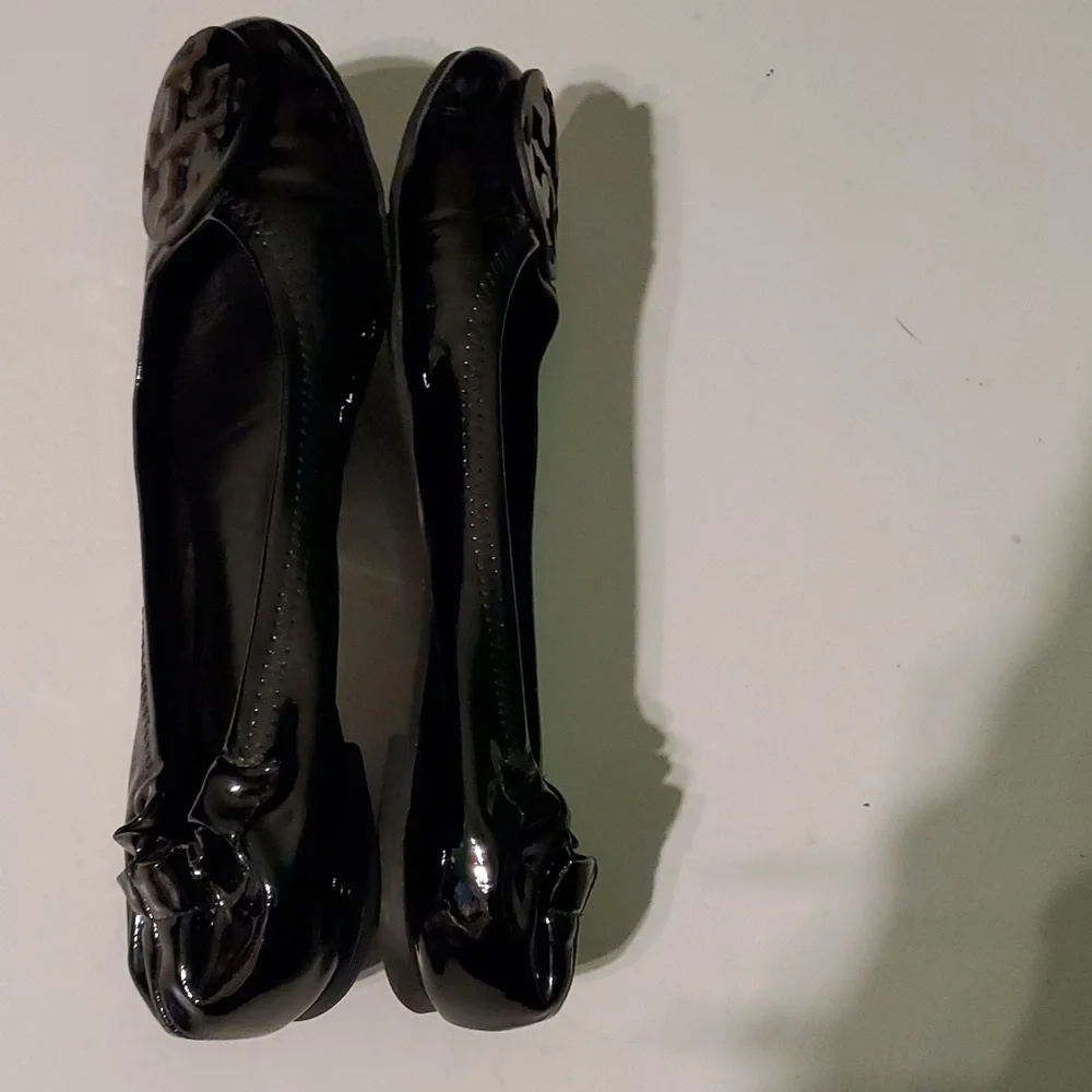 Tory Burch women's 8 black shiny flat shoes